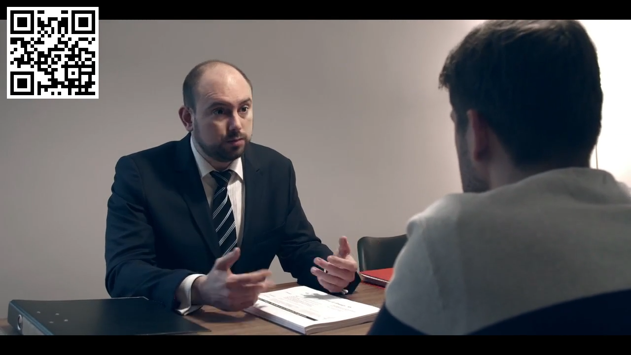 Entretien au cabinet dans le documentaire Les Délivrés consacré aux coursiers.